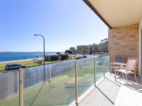 1 'Little Hut', 20 Kurrawa Close - Spectacular Water Views, NBN & Air Conditioned